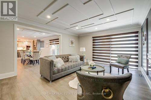 16 Bridgend Court S, Vaughan, ON - Indoor Photo Showing Living Room