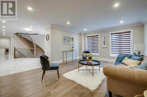 16 Bridgend Court S, Vaughan, ON - Indoor Photo Showing Living Room