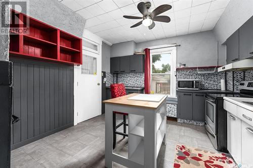 310 Grandview Street Sw, Moose Jaw, SK - Indoor Photo Showing Kitchen