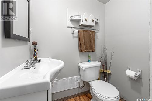 310 Grandview Street Sw, Moose Jaw, SK - Indoor Photo Showing Bathroom