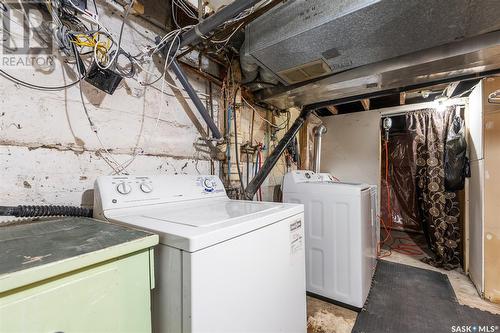 310 Grandview Street Sw, Moose Jaw, SK - Indoor Photo Showing Laundry Room