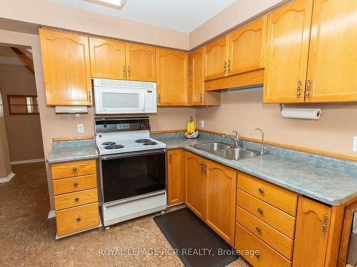 420 College Ave, Orangeville, ON - Indoor Photo Showing Kitchen With Double Sink