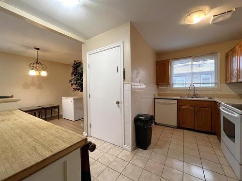 185 Market Street, Thunder Bay, ON - Indoor Photo Showing Kitchen With Double Sink