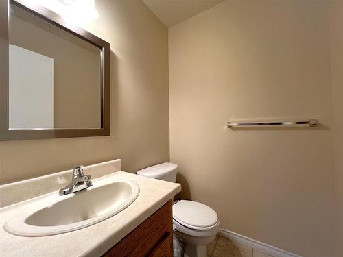 185 Market Street, Thunder Bay, ON - Indoor Photo Showing Bathroom