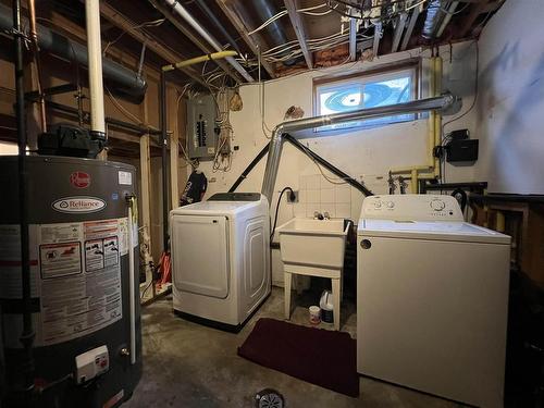 185 Market Street, Thunder Bay, ON - Indoor Photo Showing Laundry Room