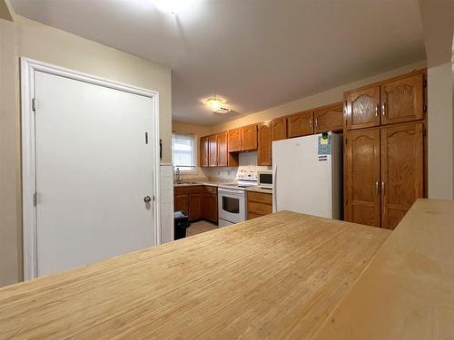 185 Market Street, Thunder Bay, ON - Indoor Photo Showing Kitchen