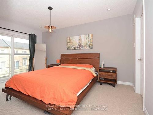 64-165 Hampshire Way, Milton, ON - Indoor Photo Showing Bedroom