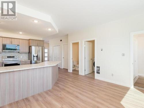 215 Witch Hazel Drive, Whitehorse, YT - Indoor Photo Showing Kitchen