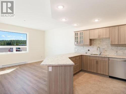 215 Witch Hazel Drive, Whitehorse, YT - Indoor Photo Showing Kitchen