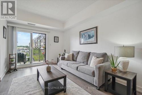 213 - 4 Spice Way, Barrie, ON - Indoor Photo Showing Living Room