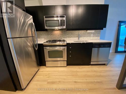 904 - 127 Queen Street E, Toronto, ON - Indoor Photo Showing Kitchen With Upgraded Kitchen