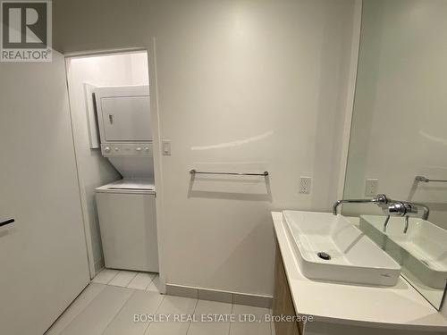 904 - 127 Queen Street E, Toronto, ON - Indoor Photo Showing Laundry Room