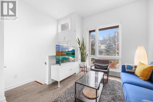 32 Perth Avenue, Toronto, ON - Indoor Photo Showing Living Room