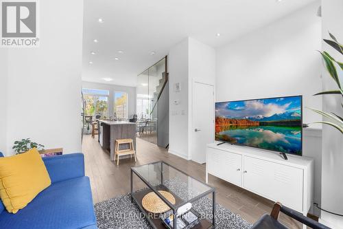 32 Perth Avenue, Toronto, ON - Indoor Photo Showing Living Room