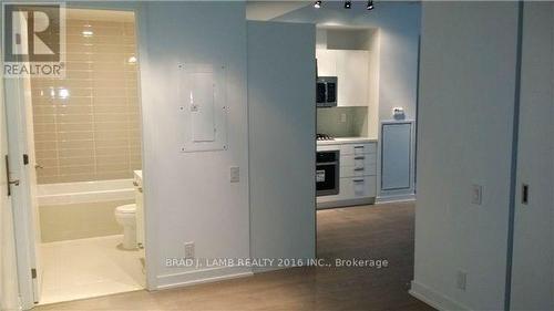 618 - 39 Brant Street, Toronto, ON - Indoor Photo Showing Bathroom