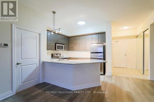 807 - 760 Sheppard Avenue W, Toronto, ON - Indoor Photo Showing Kitchen