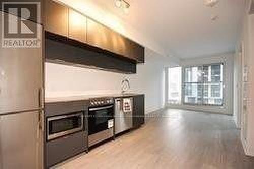 2212 - 181 Dundas Street E, Toronto, ON - Indoor Photo Showing Kitchen