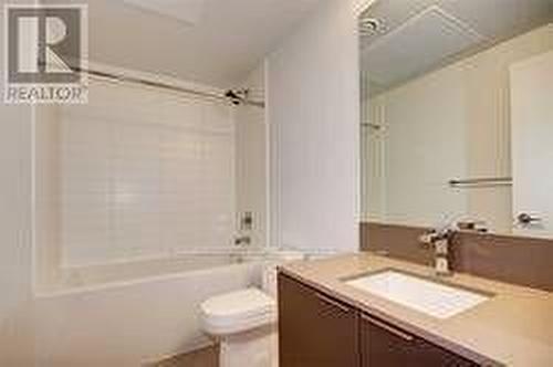 2212 - 181 Dundas Street E, Toronto, ON - Indoor Photo Showing Bathroom