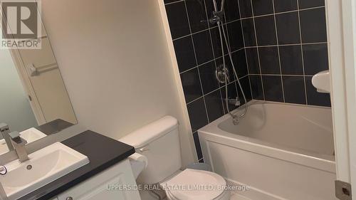 3807 - 19 Grand Trunk Crescent, Toronto, ON - Indoor Photo Showing Bathroom