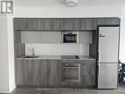 911 - 575 Bloor Street E, Toronto, ON - Indoor Photo Showing Kitchen