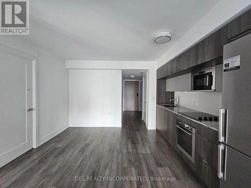 911 - 575 Bloor Street E, Toronto, ON - Indoor Photo Showing Kitchen