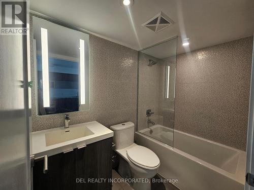 911 - 575 Bloor Street E, Toronto, ON - Indoor Photo Showing Bathroom