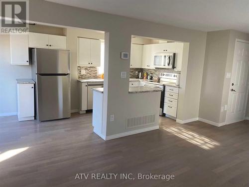 133 Columbia Road, Barrie, ON - Indoor Photo Showing Kitchen