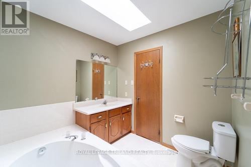 156 Golfview Road, London, ON - Indoor Photo Showing Bathroom