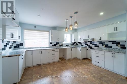 156 Golfview Road, London, ON - Indoor Photo Showing Kitchen With Upgraded Kitchen