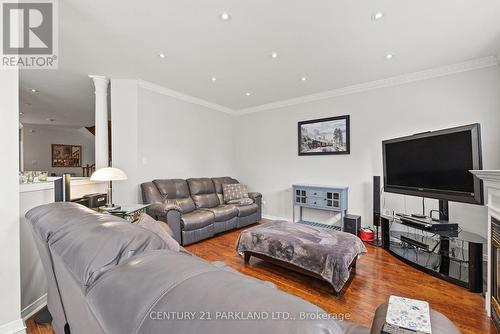 40 Lady Fern Drive, Markham, ON - Indoor Photo Showing Living Room