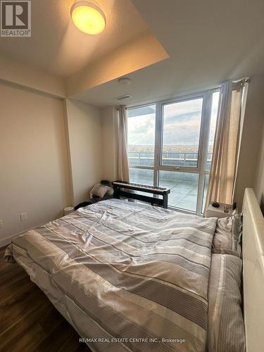 603 - 2081 Fairview Street, Burlington, ON - Indoor Photo Showing Bedroom