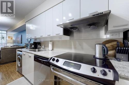 1119 - 19 Singer Court, Toronto, ON - Indoor Photo Showing Kitchen