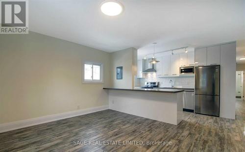 5 - 1571 Mount Pleasant Road, Toronto, ON - Indoor Photo Showing Kitchen