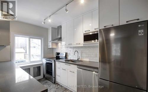 5 - 1571 Mount Pleasant Road, Toronto, ON - Indoor Photo Showing Kitchen With Upgraded Kitchen