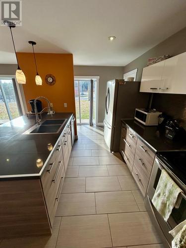 8 Willow Street, Centerville-Warham-Trinity, NL - Indoor Photo Showing Kitchen With Double Sink