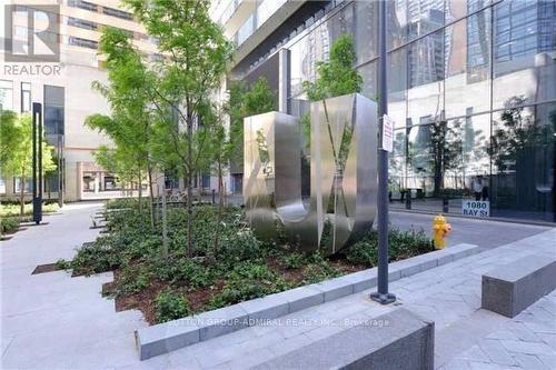 4604 - 1080 Bay Street, Toronto, ON - Outdoor