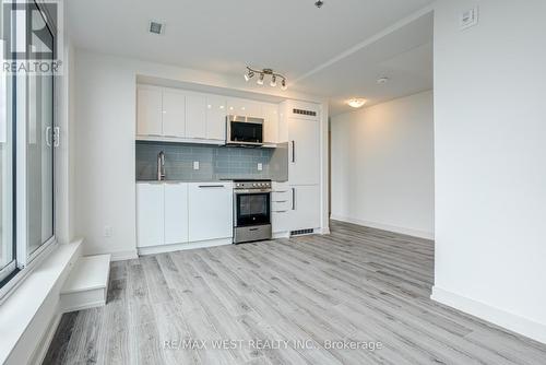 904 - 90 Glen Everest Road, Toronto, ON - Indoor Photo Showing Kitchen