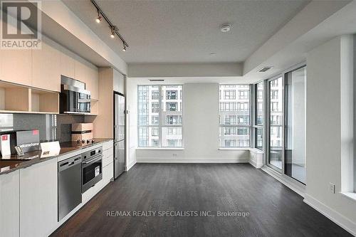 422 - 9 Mabelle Avenue, Toronto, ON - Indoor Photo Showing Kitchen