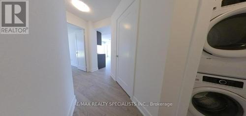 422 - 9 Mabelle Avenue, Toronto, ON - Indoor Photo Showing Laundry Room