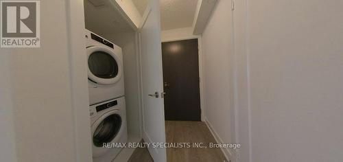 422 - 9 Mabelle Avenue, Toronto, ON - Indoor Photo Showing Laundry Room