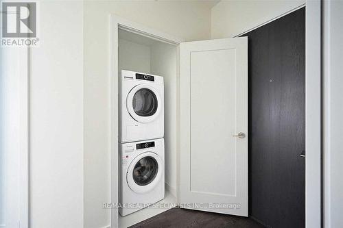 422 - 9 Mabelle Avenue, Toronto, ON - Indoor Photo Showing Laundry Room