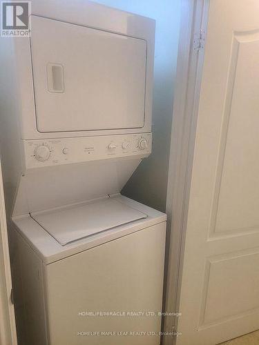 Bsmt - 21 Rouge Street, Brampton, ON - Indoor Photo Showing Laundry Room