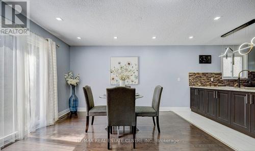 12 Charing Drive, Mississauga, ON - Indoor Photo Showing Dining Room