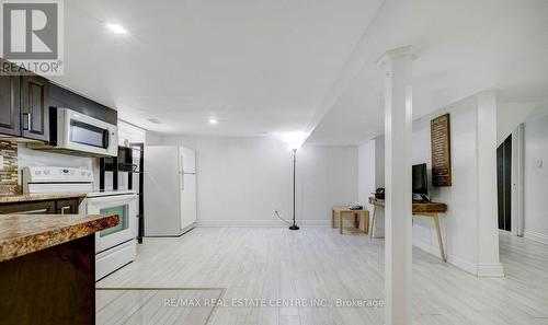 12 Charing Drive, Mississauga, ON - Indoor Photo Showing Kitchen