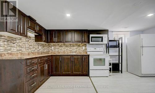 12 Charing Drive, Mississauga, ON - Indoor Photo Showing Kitchen