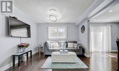 12 Charing Drive, Mississauga, ON - Indoor Photo Showing Living Room