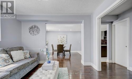 12 Charing Drive, Mississauga, ON - Indoor Photo Showing Living Room