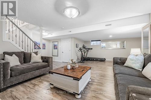 143 Stewart Street, Oakville, ON - Indoor Photo Showing Living Room