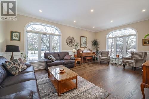 12 Bristol Sands Crescent, Uxbridge, ON - Indoor Photo Showing Living Room