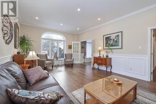 12 Bristol Sands Crescent, Uxbridge, ON - Indoor Photo Showing Living Room